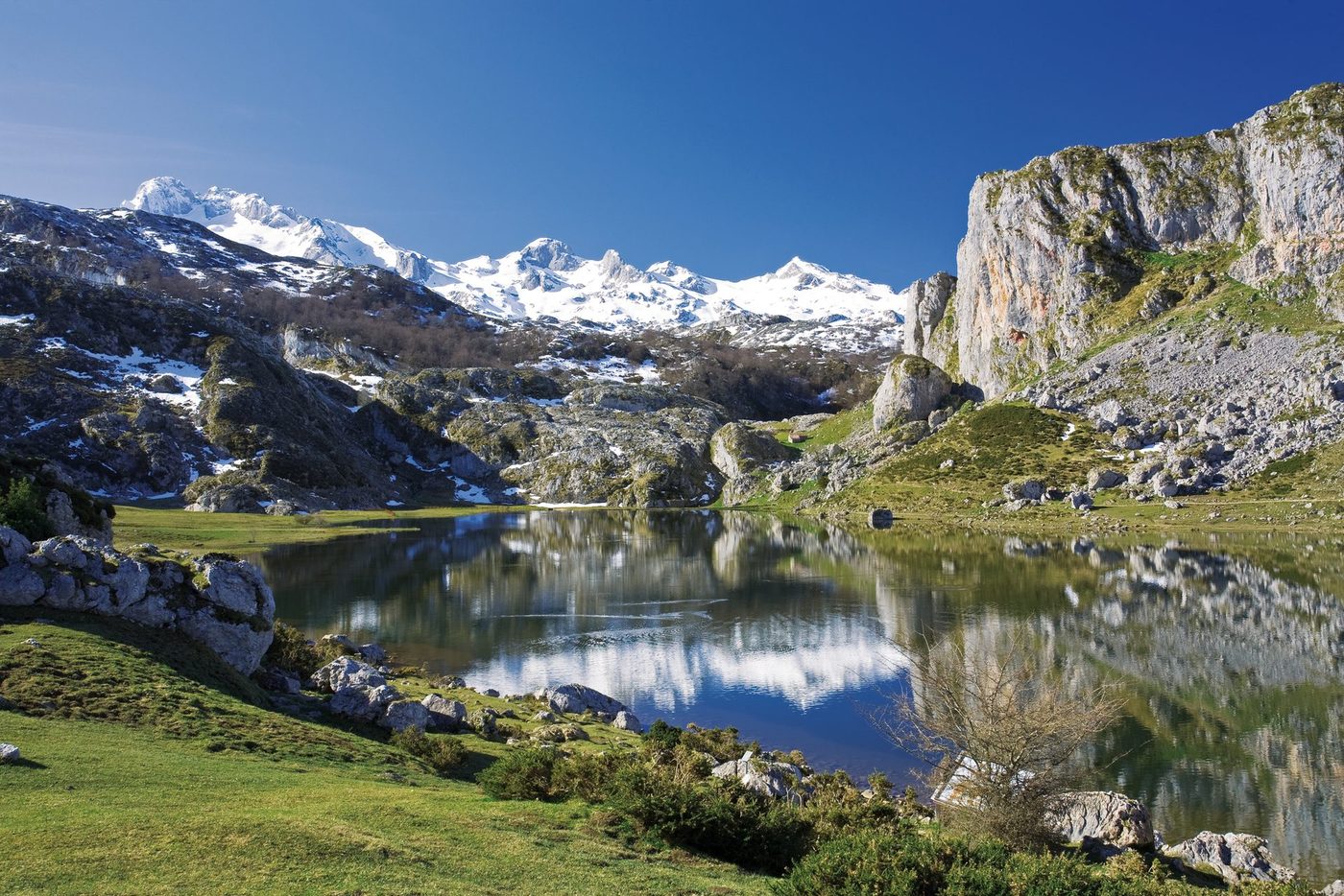Understanding 'Green Spain': Geography and Microclimates of the Cantabrian Coast